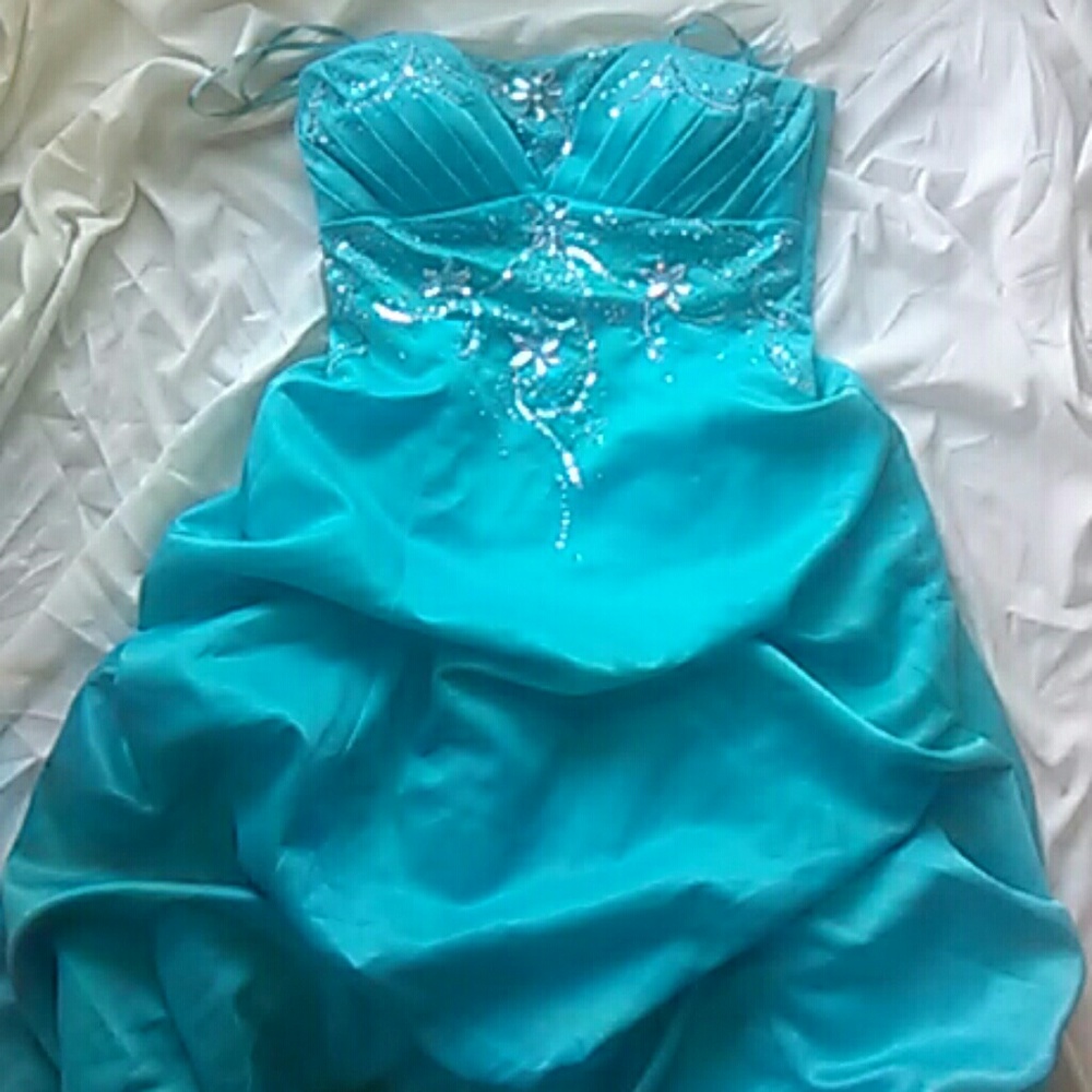 Dress - Picture 6 of 7